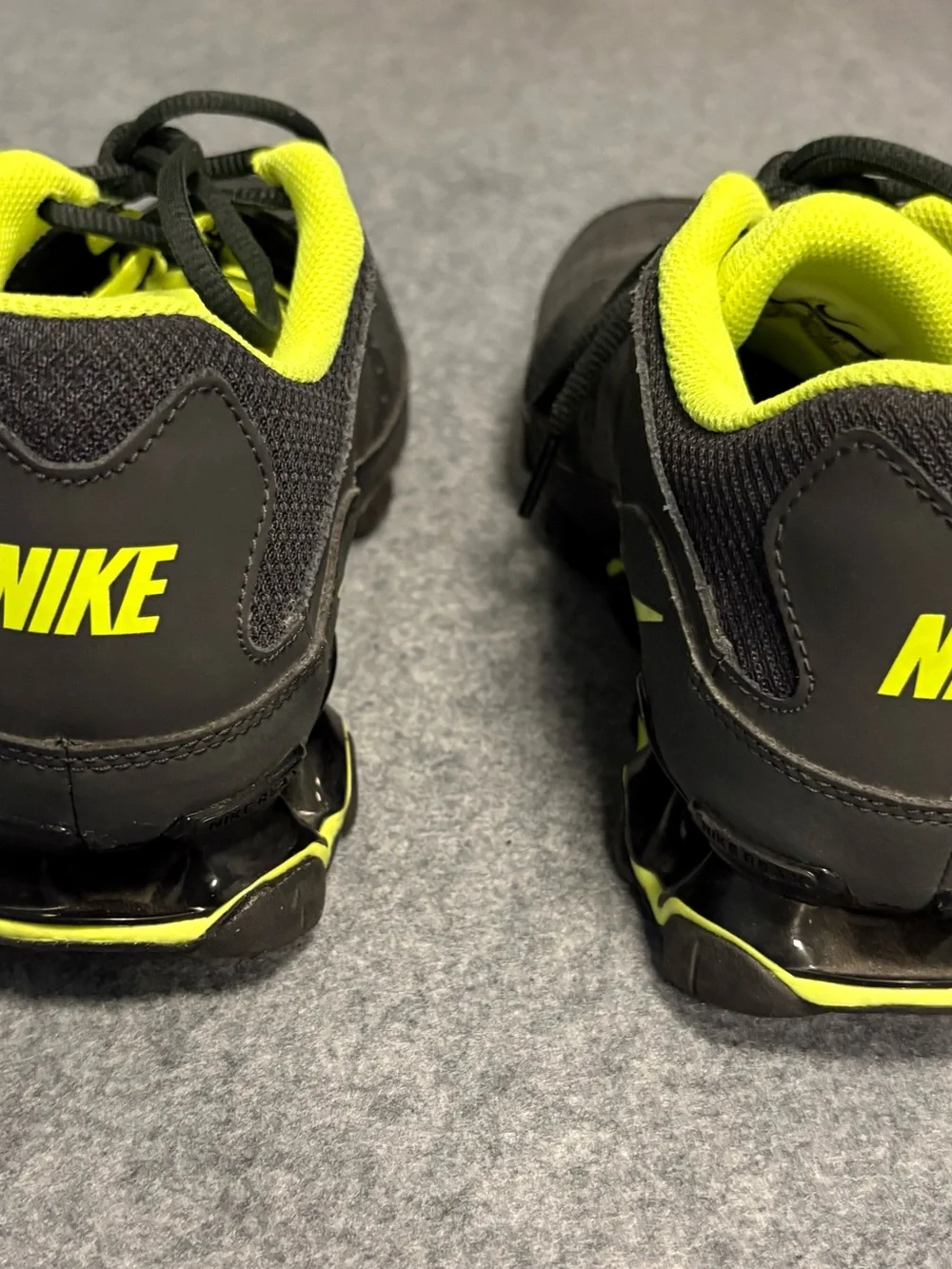 Nike Reax 8 TR Mens Sz 10 Black and Neon Yellow Athletic Sneakers